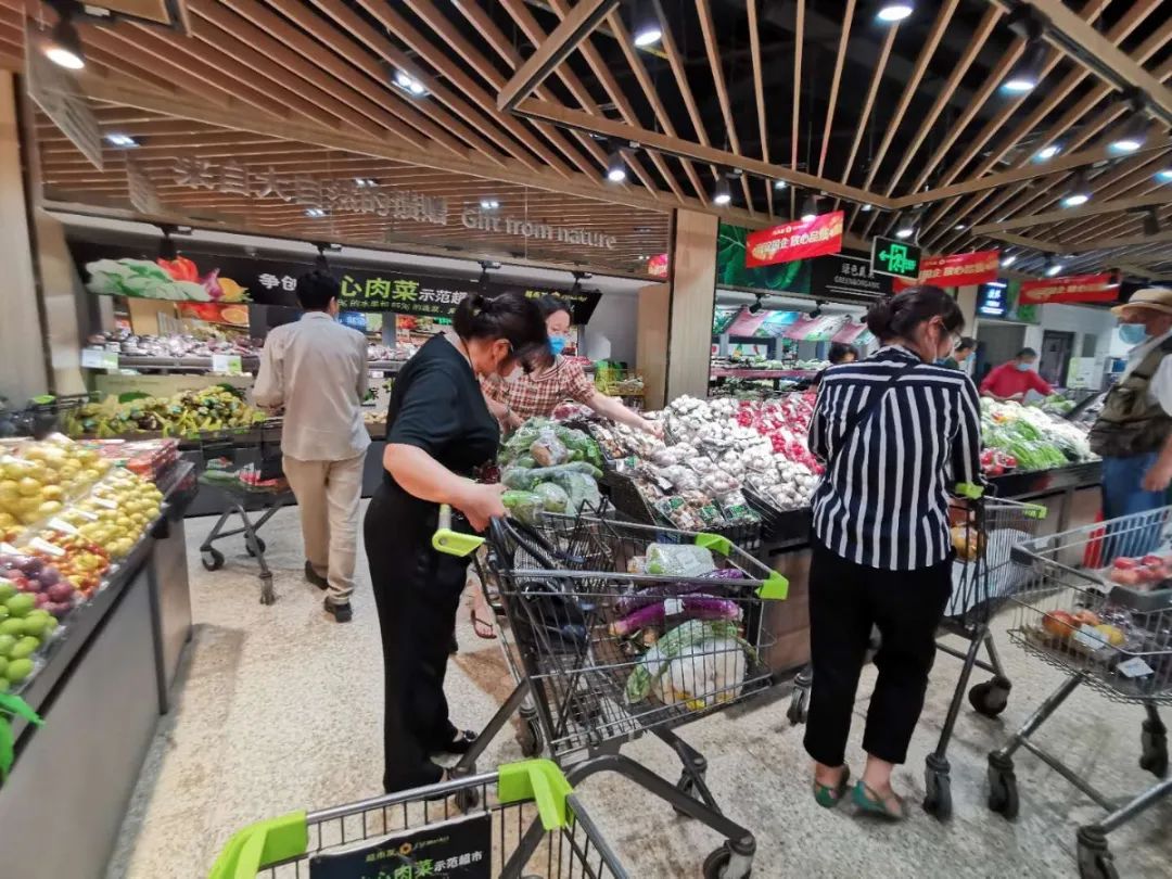 调查从市场到餐桌的浪费：10余箱蔬菜一股脑倒掉